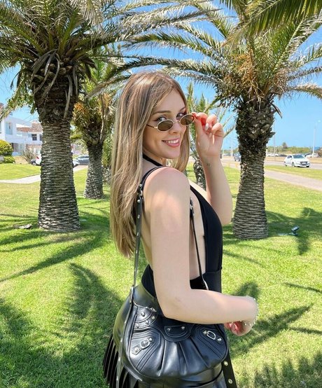 latina aux formes généreuses onlyfans art chaud collection