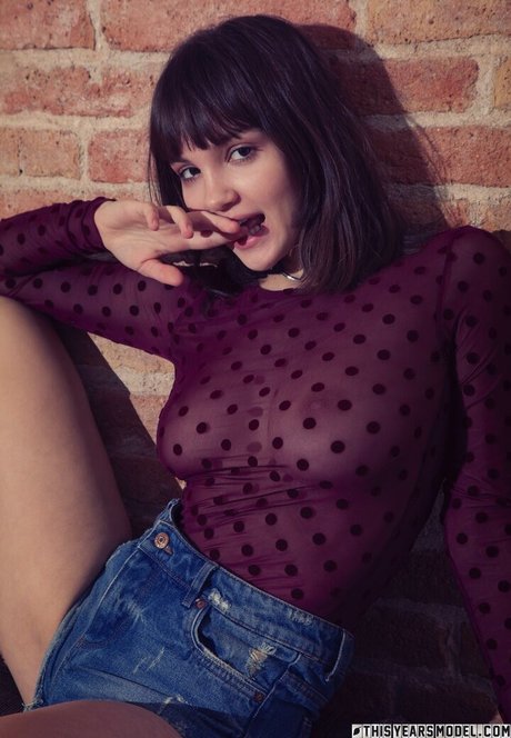 ThisYearsModel modèle adulte archive