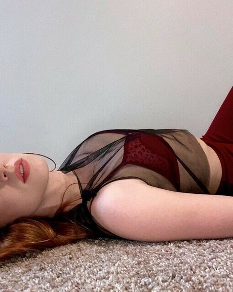 Cera Gibson estrella del arte galerías