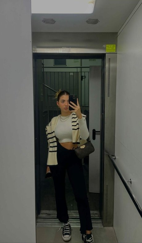 Ela Be eri joli modèle photos