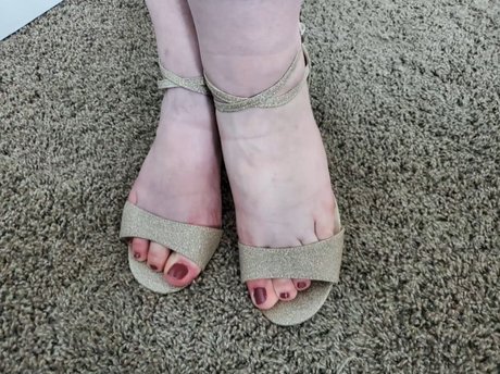 Milly Mae model porn pictures