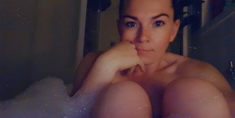 Ittie bittie titties nice actress photo