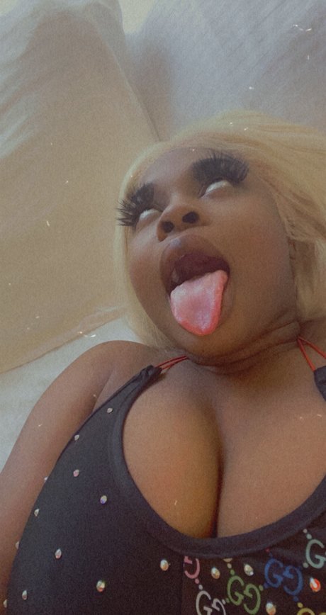 MoeStaxx pornstar high quality picture
