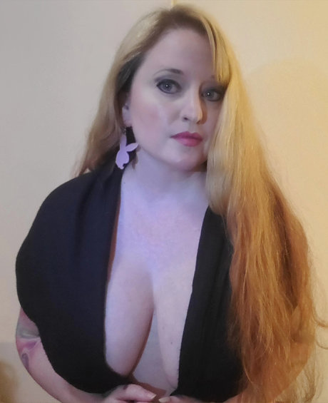 Lady L erotic star image