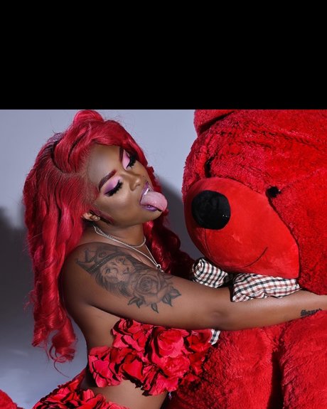 Maya B pornstar pic