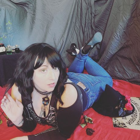 Trixiegrrl sShineys erotic pornstar picture