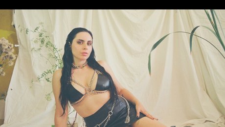 Mar a Riot adult star picture