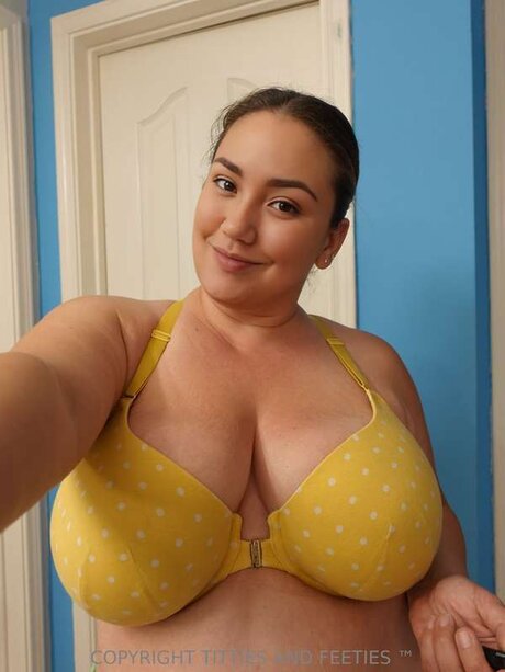 Titties and Feeties modelo atractivo imágenes