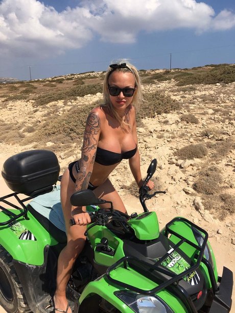 Zendra Doll xxx pornstar photos