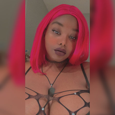 Your favorite alien slayer_ exclusive star pics