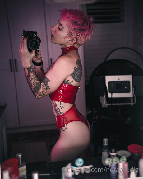 Notaprodigy modèle pornographique image