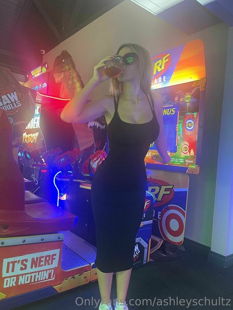 Ashley Schultz Miniatura