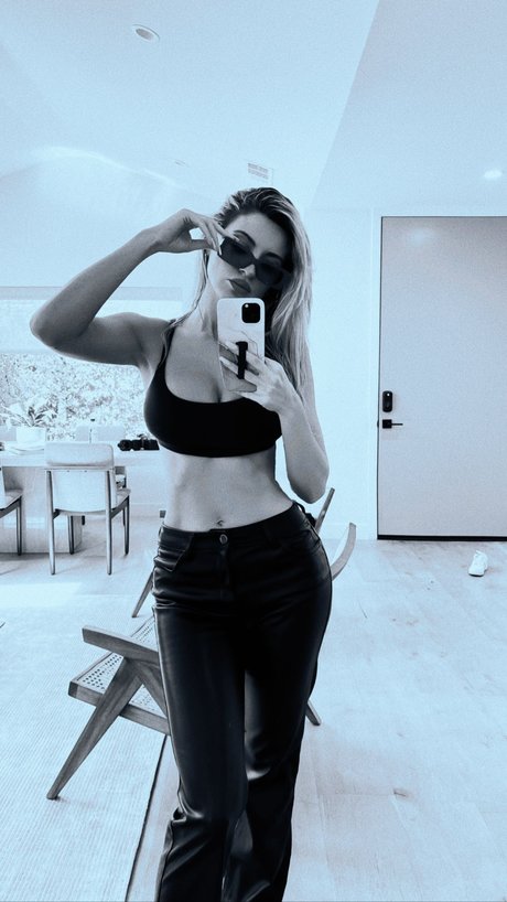 Ashley Schultz haut modèle photo