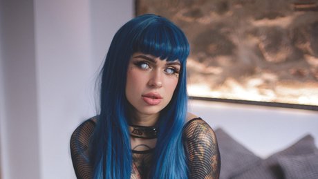 Slava Satana modèle magnifique image