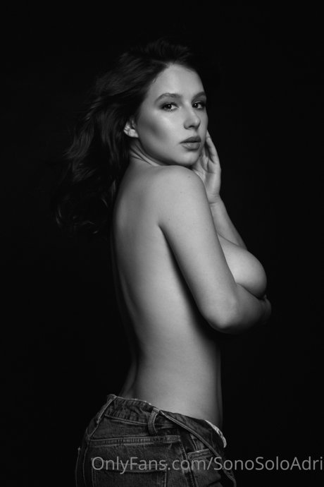 Adriana Fenice estrella porno de arte foto