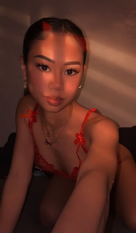 tinyyyk pornstar erotic pic