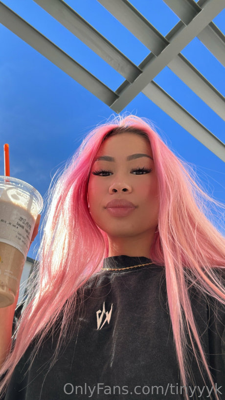 tinyyyk bonita estrella porno imágenes