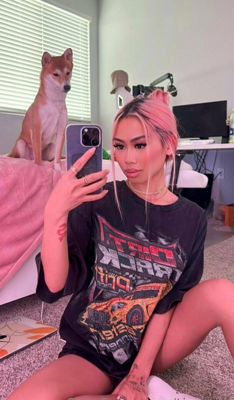tinyyyk pornstar nude image