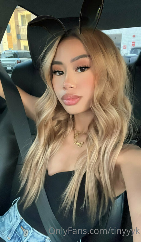 tinyyyk modèle nu collection