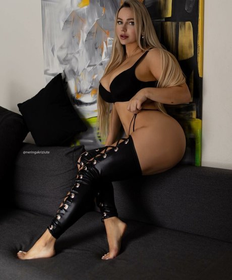 chupando tetas onlyfans bastante libre imágenes