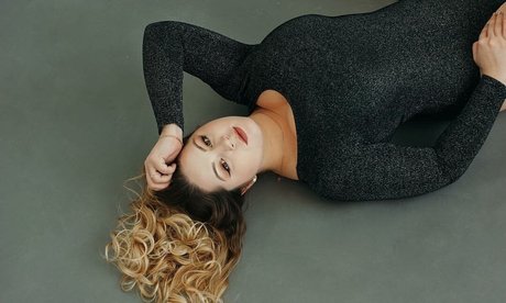 Holly Garner modelo de arte foto