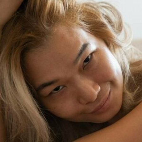 TickyPose sex actress pics