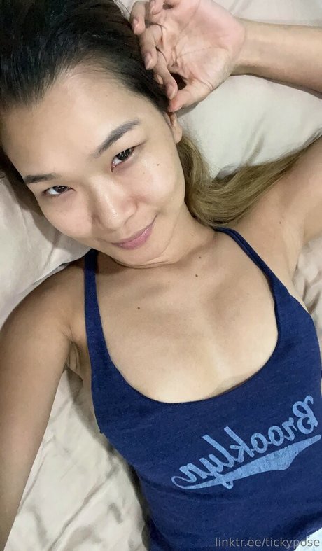 TickyPose model hot gallery
