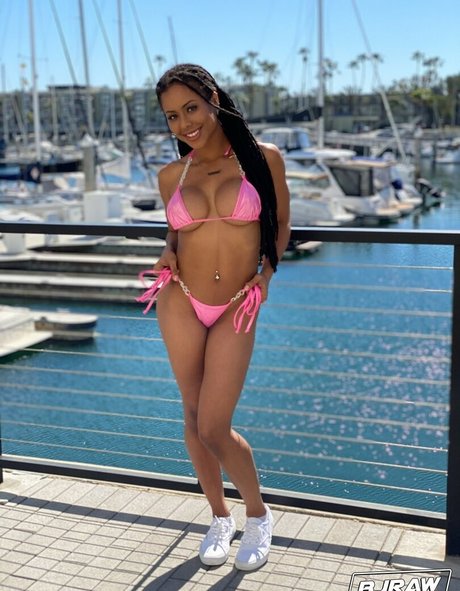 Kira Noir actriz erótica galerías