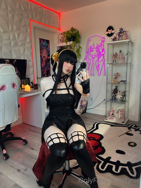 lynienicole nude model pictures