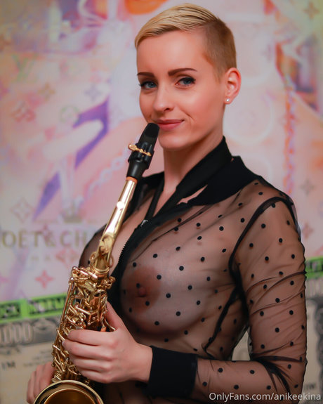 Anike Ekina jolie actrice collection