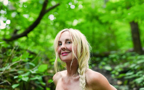 audriasana modelo desnudo imagen