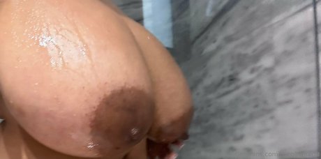 Laya_ star du porno sympa des photos