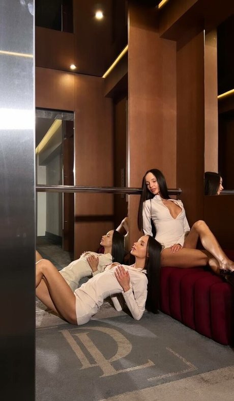 Adelalinka Twins estrella porno en alta definición galería