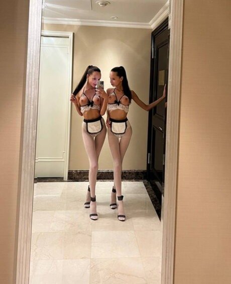 Adelalinka Twins estrella porno en alta definición galerías