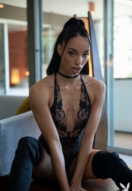 Alexis Tae modelo superior archivo