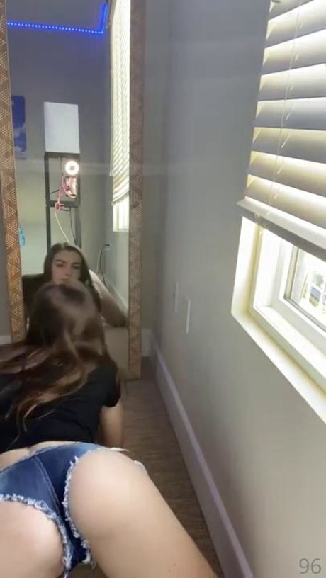 Ally Hardesty star du porno en haute qualité des photos