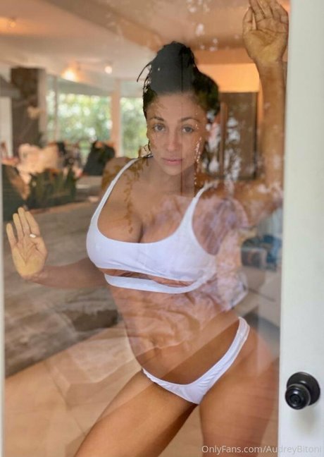 Audrey Bitoni bonita estrella porno fotos