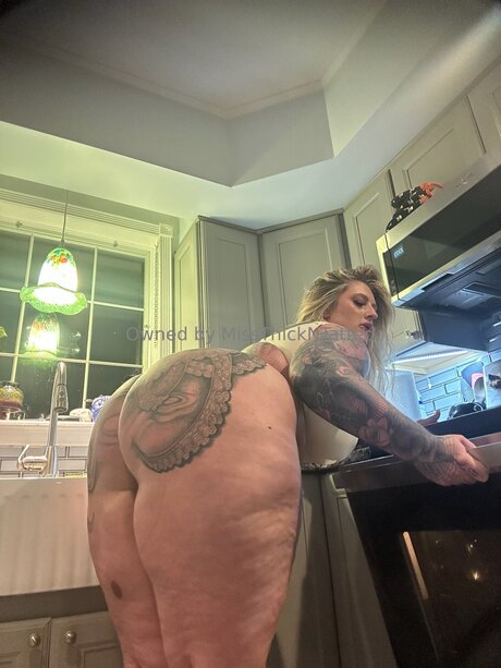 Miss Thick N Tatted star erotic photos