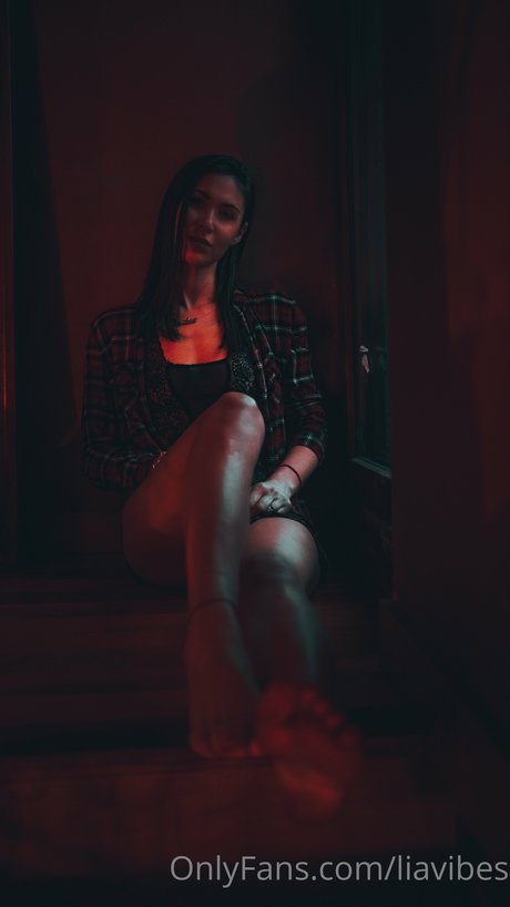 Liavibes nude model pictures