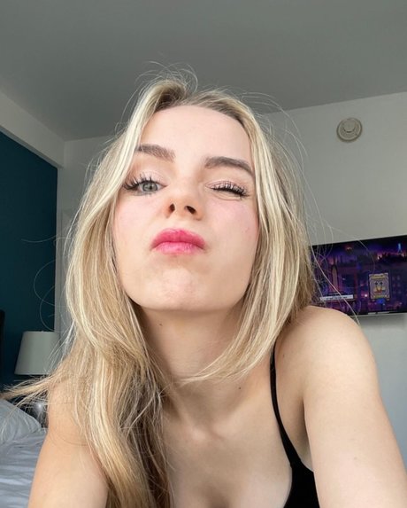 Kat ONLINE NOW modelo de alta definición galerías