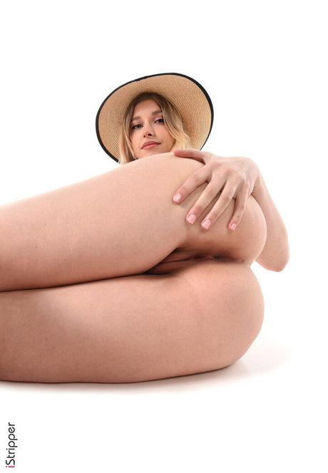 Freya Mayer model naked image