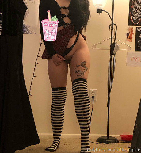 livingvampira desnudos estrella galerías