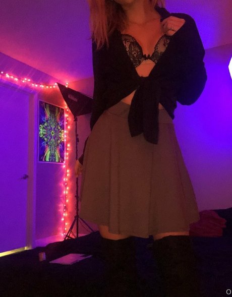 Karli Mergenthaler bonita modelo imágenes