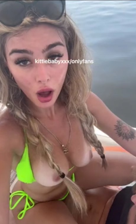 Wet Kitty star nude images
