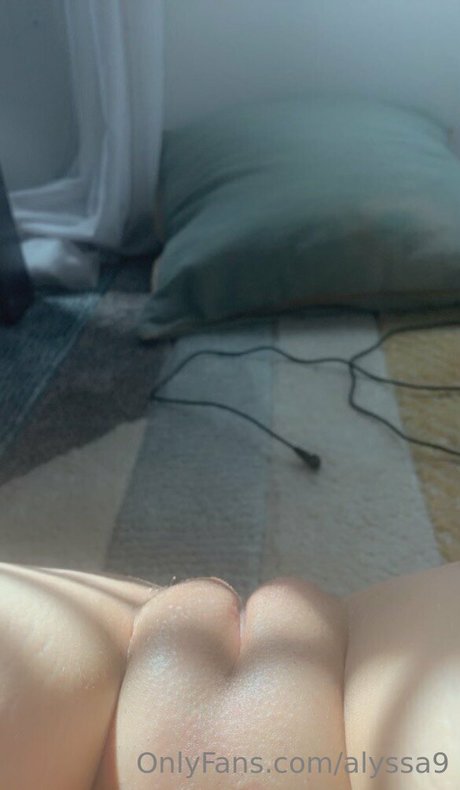 Alyssa Devyn porn star galleries