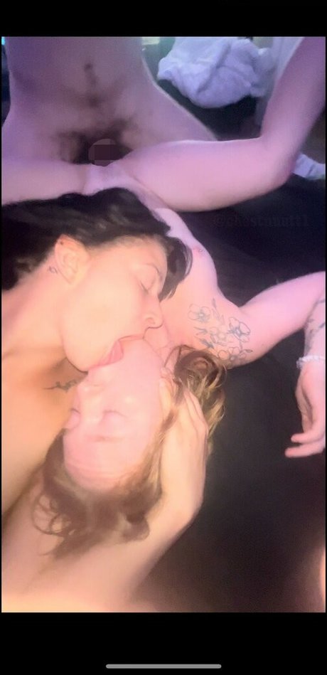 Chestnuutt1 pornstar adult pics