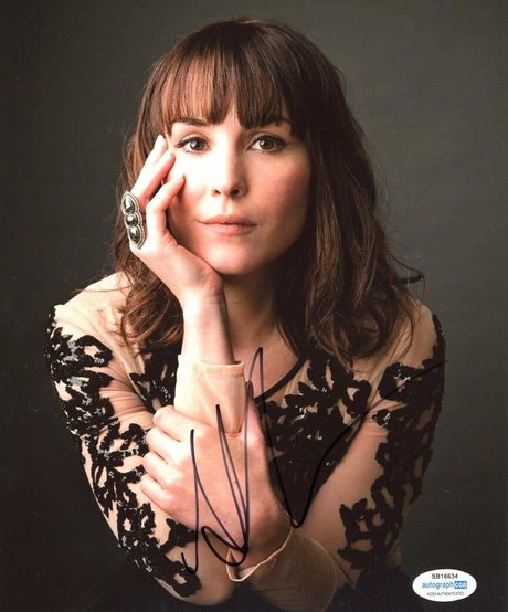 Noomi Rapace nus star du porno photos