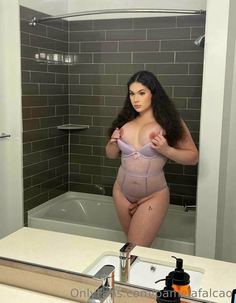 pamelafalcao modèle xxx archive