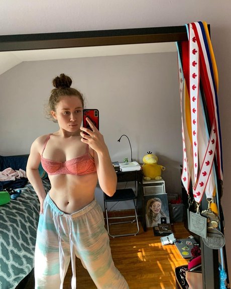 Alyssa Cleversey actriz atractiva imagen