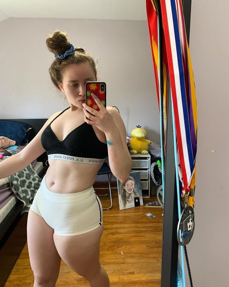 Alyssa Cleversey actriz de arte imagen